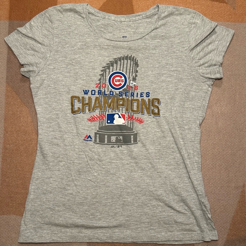 Collector Chicago Cubs 2016 World Series Champions Tee - L, runs small, list M